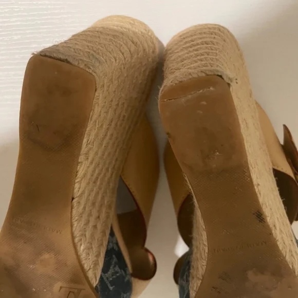 LV . Monogram Denim and Leather Espadrilles . 38 - Picture 11 of 15